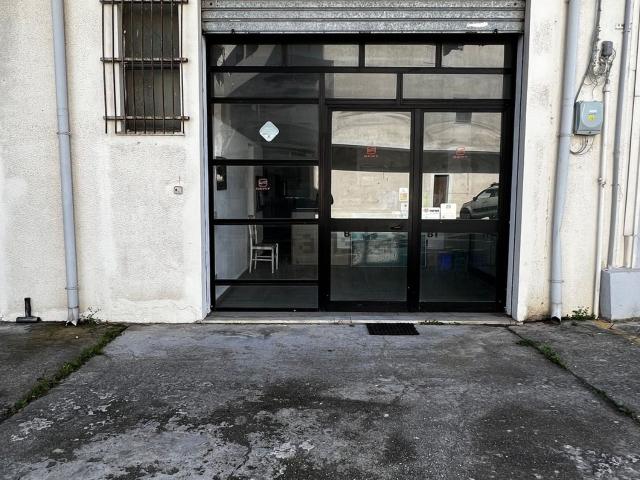 Locale in affitto di 150 m² in Via della Valle, 102