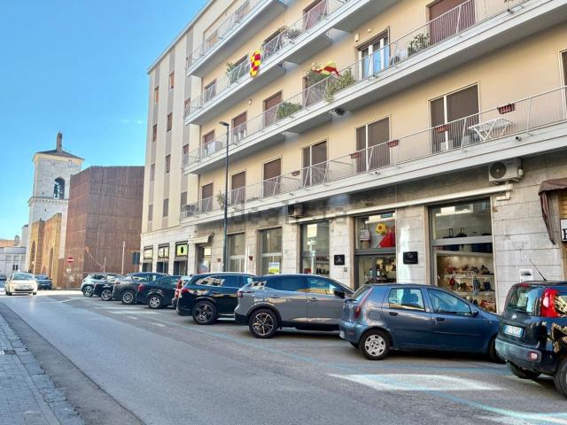 Locale in affitto di 150 m² in Via Ennio Goduti