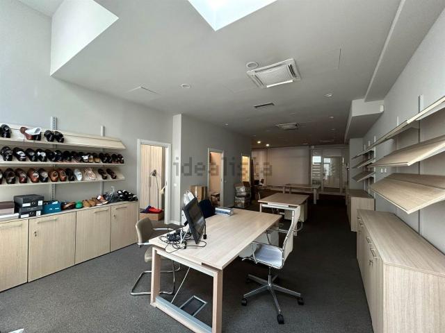 Locale in affitto di 150 m² in Via Fra&apos  Giovanni Angelico, 1