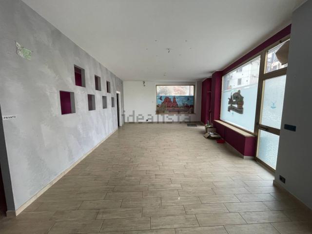 Locale in affitto di 150 m² in Via Fredda