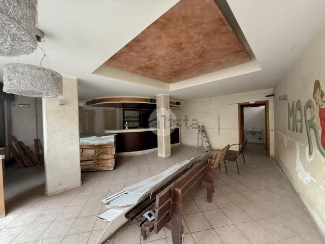 Locale in affitto di 150 m² in Via IV Novembre, 1