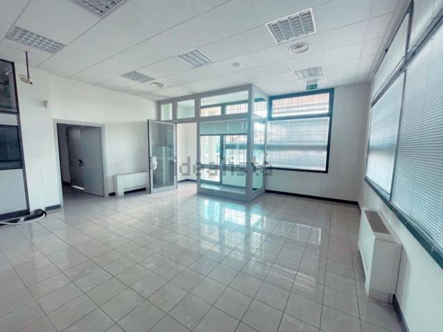 Locale in affitto di 150 m² in Via Orsati, 1