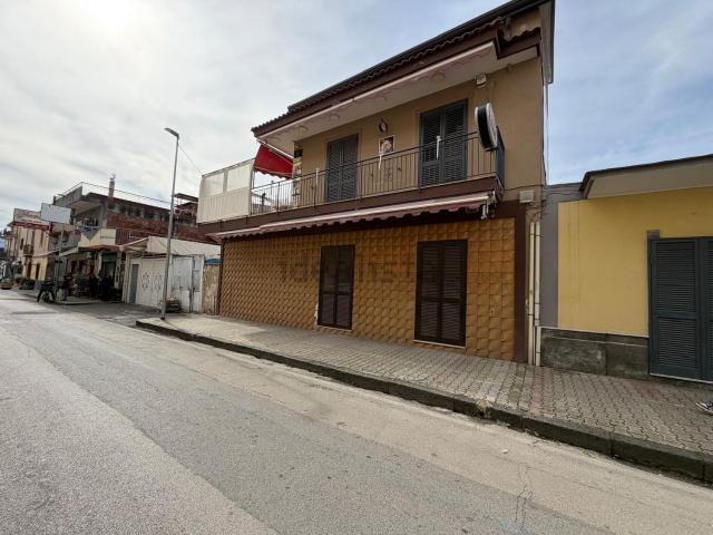 Locale in affitto di 150 m² in Via Leonardo da Vinci