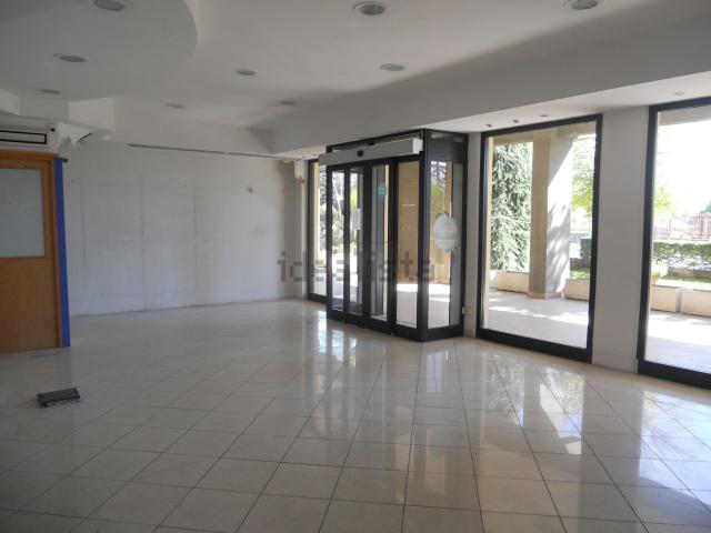 Locale in affitto di 150 m² in Via Luigi Sturzo
