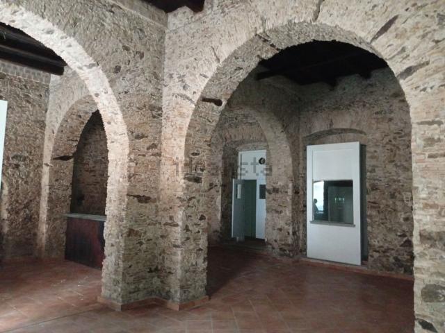 Locale in affitto di 150 m² in Via Milite Ignoto