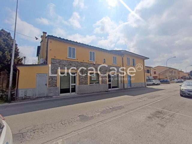 Locale in affitto di 150 m² in Via San Donnino, 1