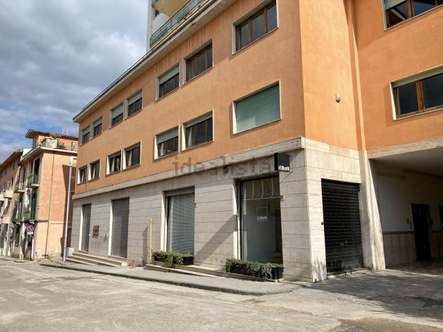 Locale in affitto di 150 m² in Via San Pasquale