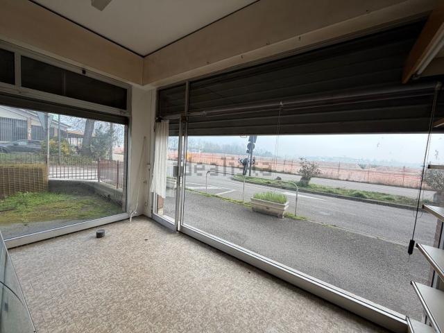 Locale in affitto di 150 m² in Via Sant&apos  Alberto