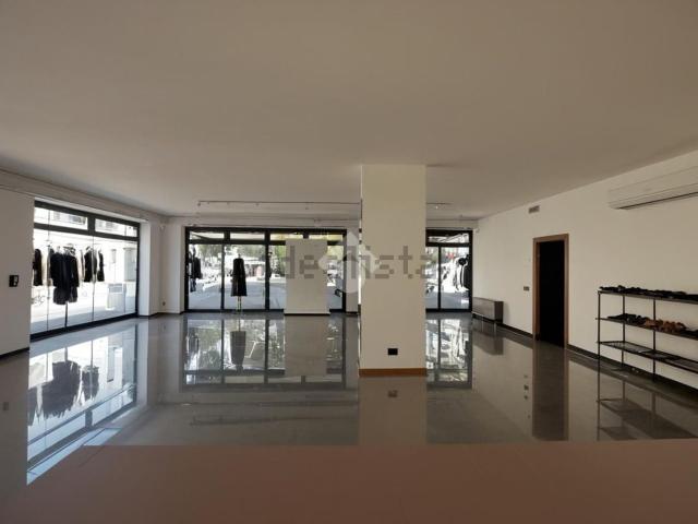 Locale in affitto di 150 m² in Via Piave, 27