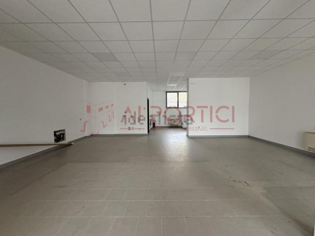 Locale in affitto di 150 m² in Via Piovese