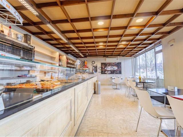 Locale in affitto di 150 m² in Via Provinciale, 14