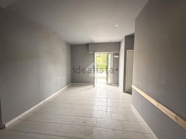 Locale in affitto di 100 m² in Via Roma, 37