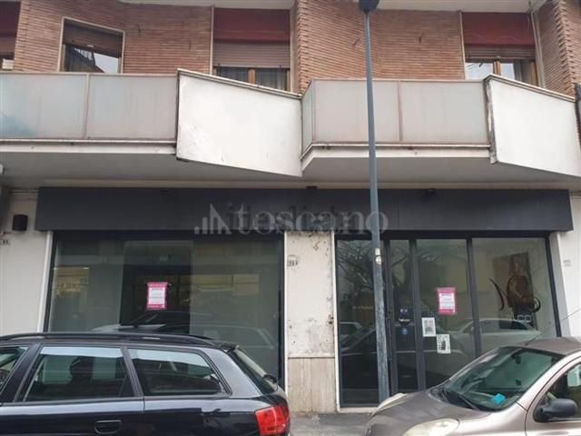 Locale in affitto di 150 m² in Via Vittorio Veneto