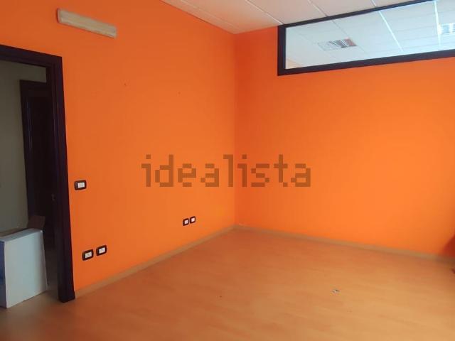 Locale in affitto di 150 m² in Viale Alcide de Gasperi