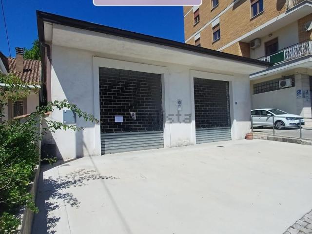 Locale in affitto di 150 m² in Viale America Latina