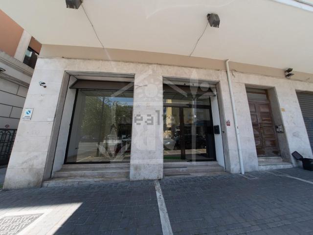 Locale in affitto di 150 m² in Viale Guglielmo Marconi