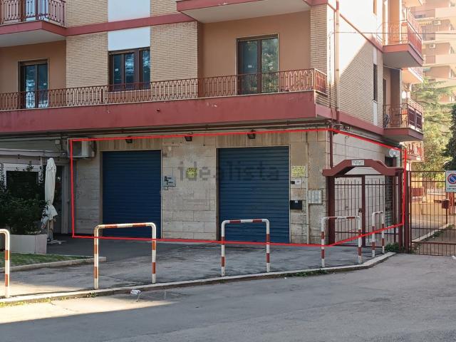 Locale in affitto di 150 m² in Viale Michelangelo, 141