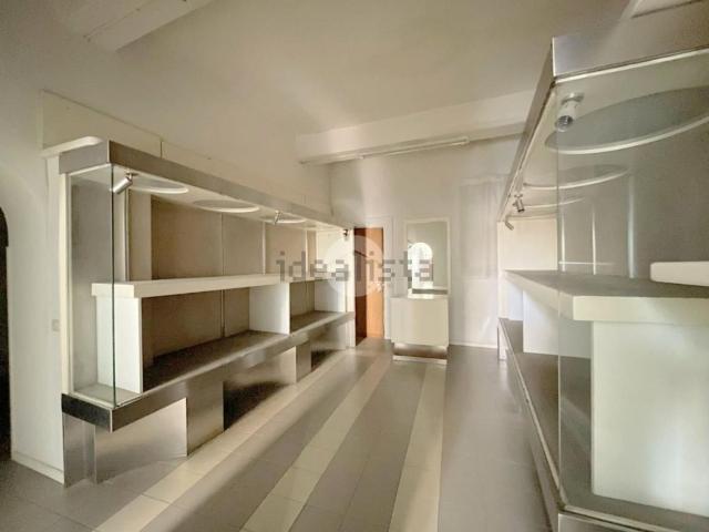 Locale in affitto di 150 m² in Corso Giuseppe Garibaldi, 3