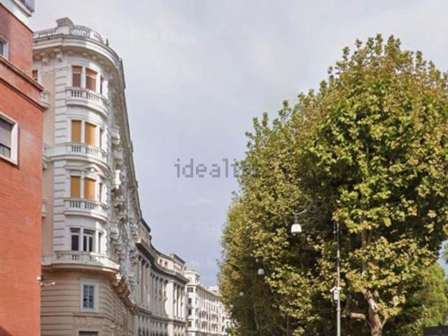 Locale in affitto di 150 m² in Lungomare Trieste