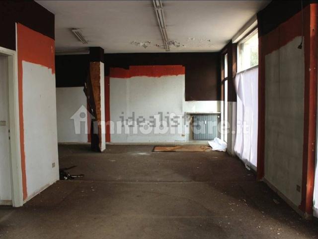 Locale in affitto di 150 m² in Piazza Isolo