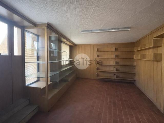Locale in affitto di 150 m² in Piazza Libertà
