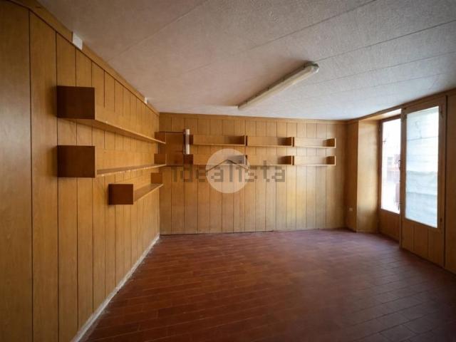 Locale in affitto di 150 m² in Piazza Libertà