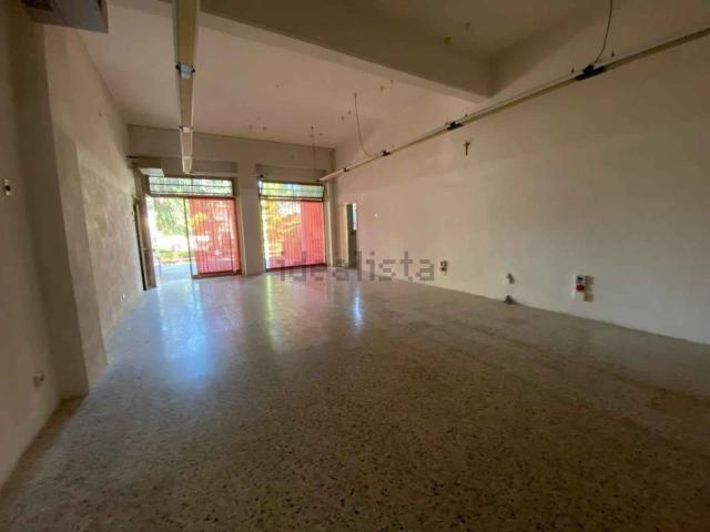 Locale in affitto di 150 m² in Piazza Peretti
