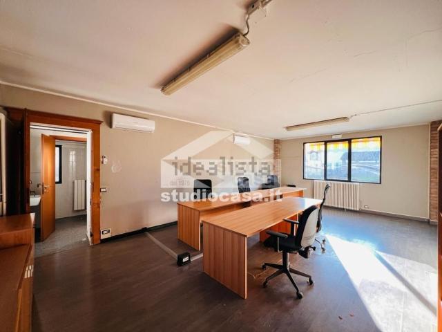 Locale in affitto di 150 m² in Strada Provinciale