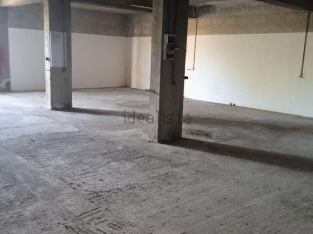 Locale in affitto di 151 m² in Via Enna