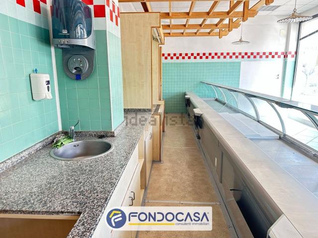 Locale in affitto di 151 m² in Via III Ottobre, 5