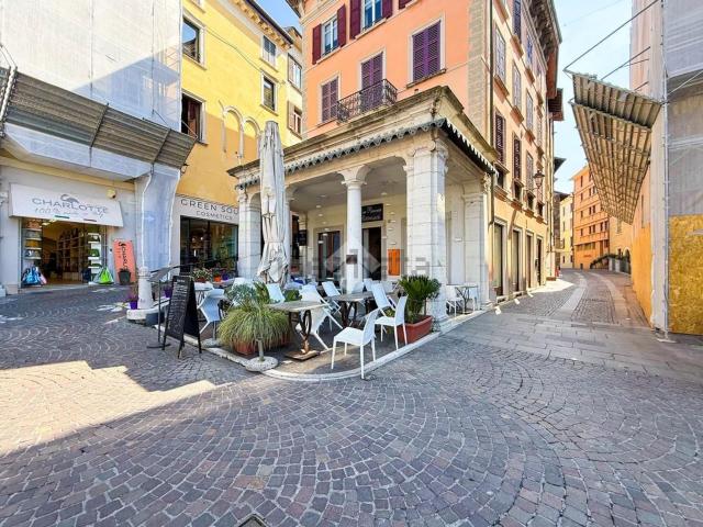 Locale in affitto di 152 m² in Piazza della Vittoria, 11