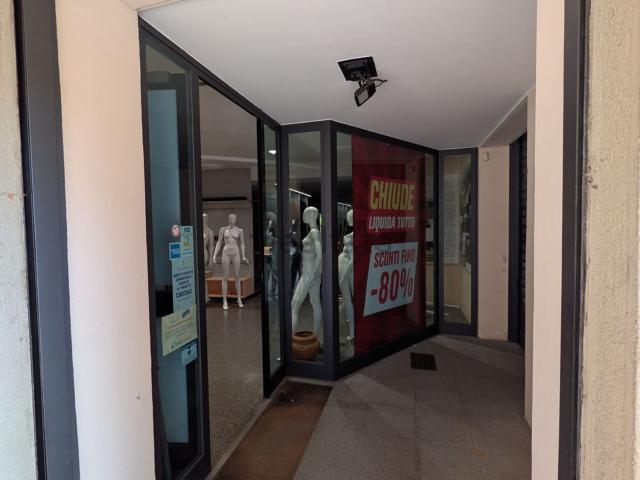 Locale in affitto di 154 m² in Via Roma