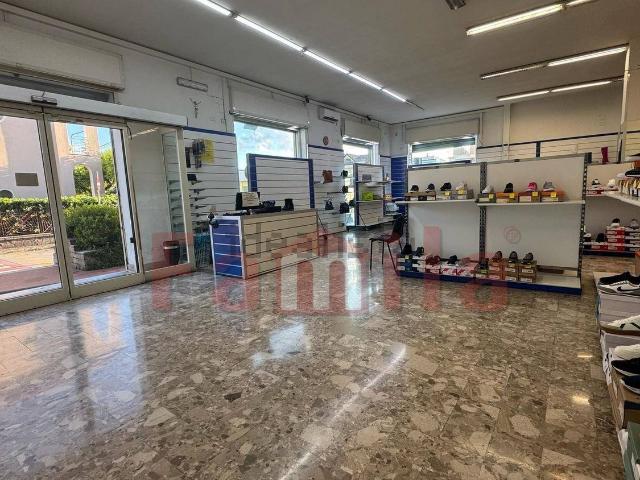 Locale in affitto di 155 m² in Via Giuseppe Lippiello