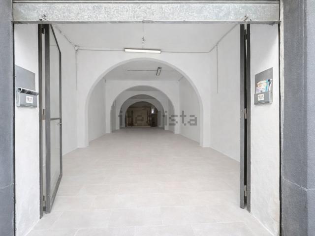 Locale in affitto di 155 m² in Via Federico de Roberto, 13