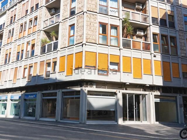 Locale in affitto di 155 m² in Via I° Maggio, 9