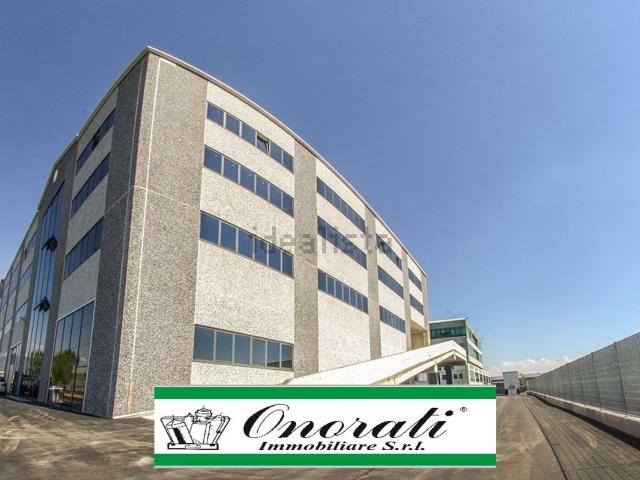 Locale in affitto di 155 m² in Via Lago Dei Tartari