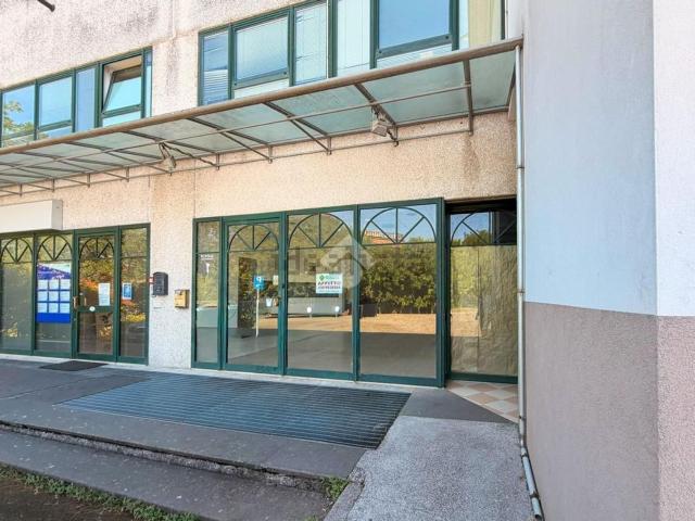 Locale in affitto di 155 m² in Via San Martino del Carso, 6