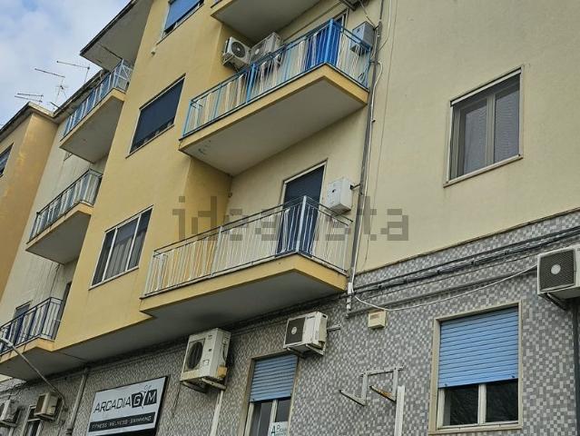 Locale in affitto di 1560 m² in Via Basento