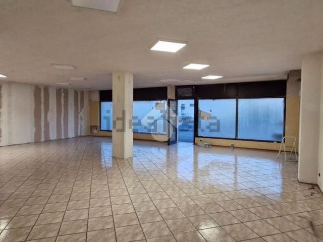 Locale in affitto di 156 m² in Via Conti Agosti