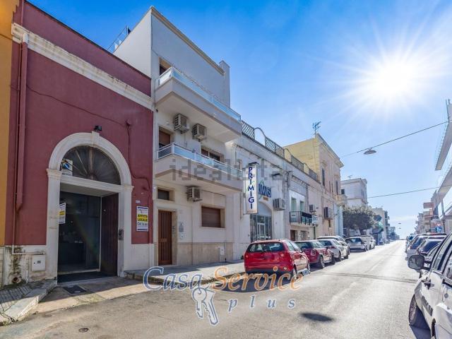 Locale in affitto di 157 m² in Via Lazzari