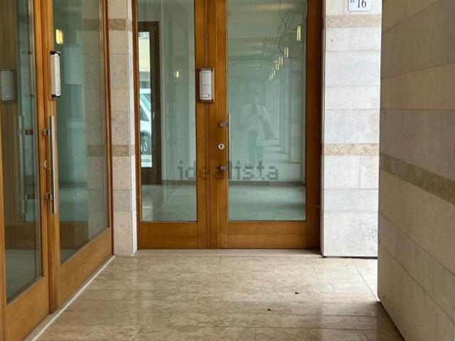 Locale in affitto di 157 m² in Piazza Borgolucido, 12