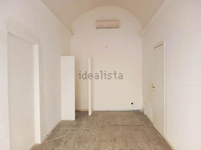 Locale in affitto di 15 m² in Via Cavour