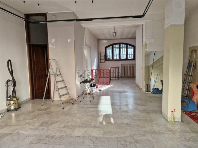 Locale in affitto di 160 m²