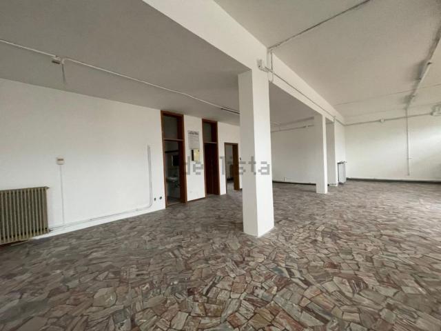 Locale in affitto di 160 m²