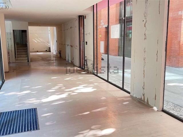 Locale in affitto di 160 m²