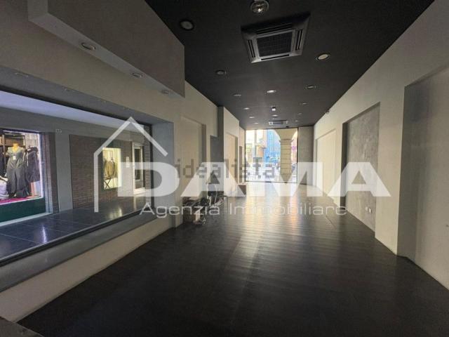 Locale in affitto di 160 m²