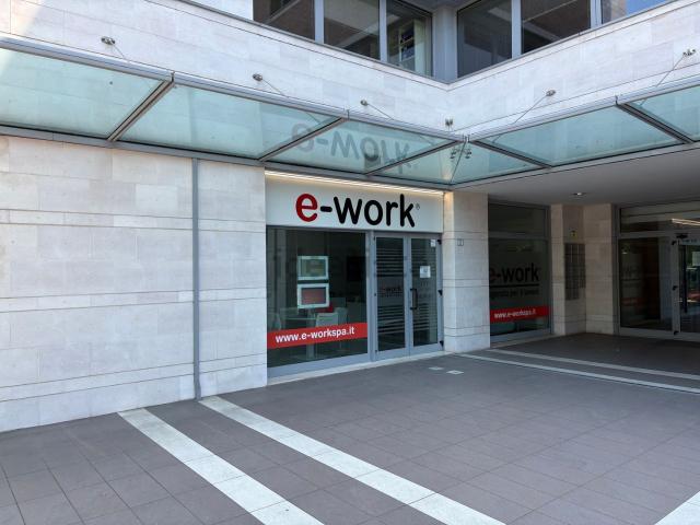 Locale in affitto di 160 m²