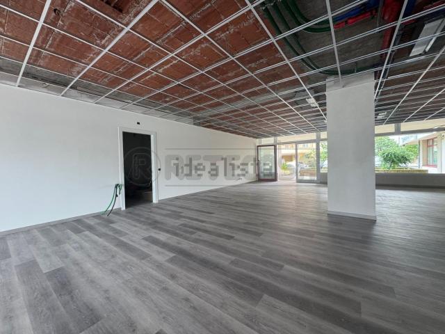 Locale in affitto di 160 m²