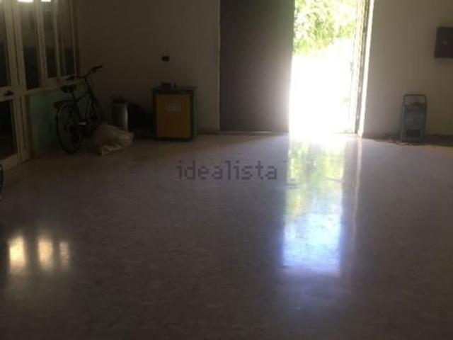 Locale in affitto di 160 m²