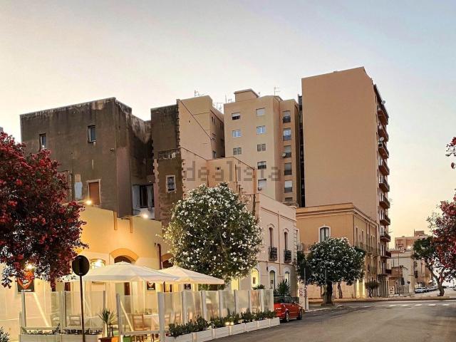 Locale in affitto di 160 m² in Via Cortese Cascio, 12
